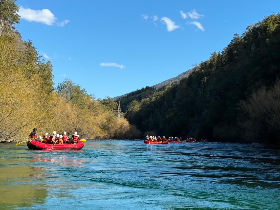 Rafting light en el río Manso
